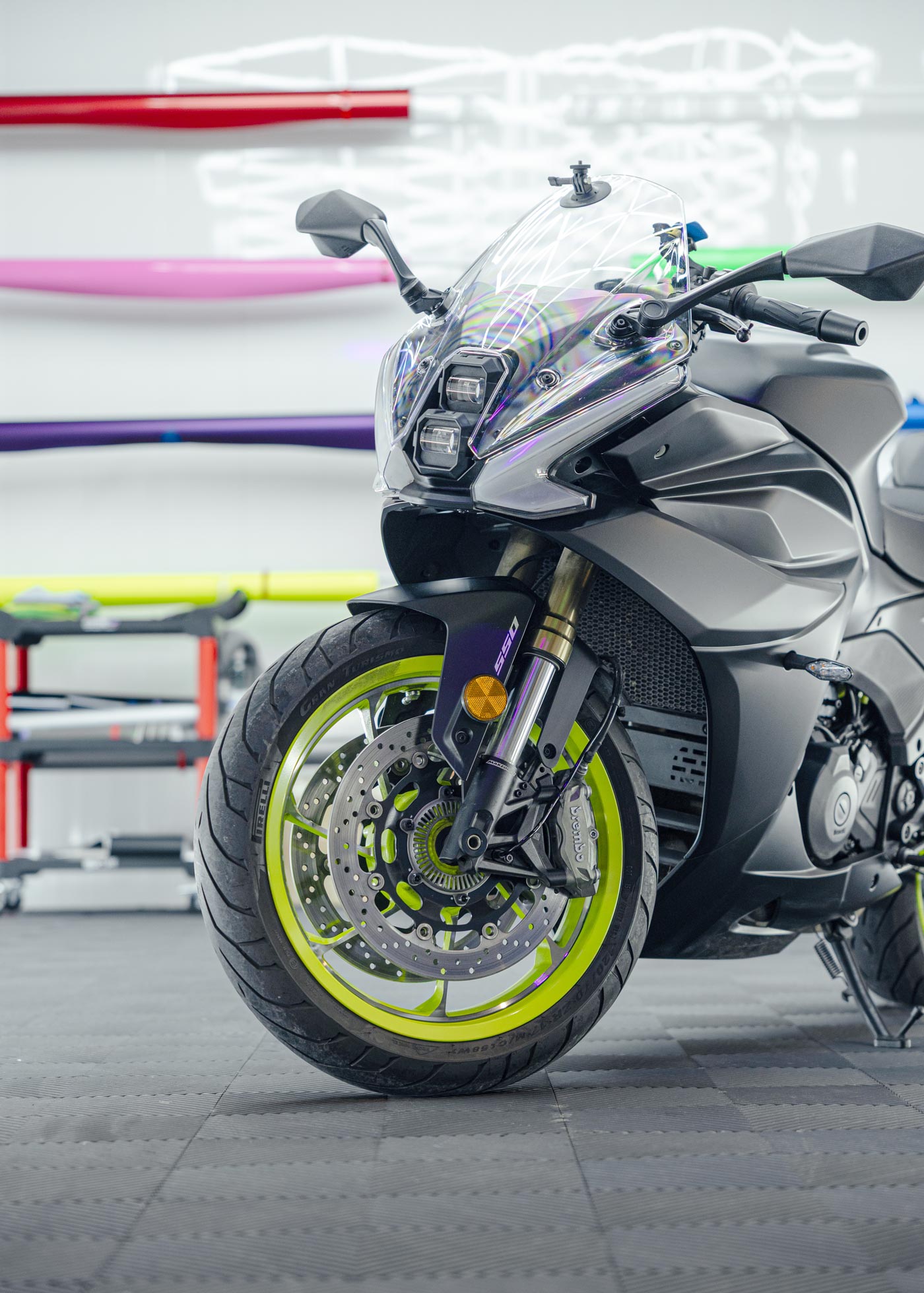 Covering moto à Serris (77) : personnalisez votre deux-roues avec un film vinyle premium